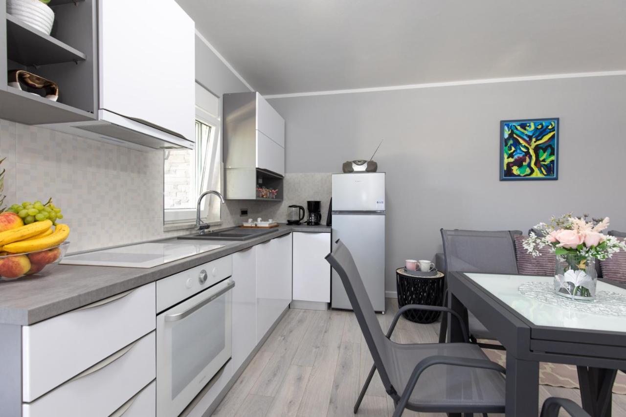 Apartment Odore Di Mare With Beautiful Garden คิร์ก ภายนอก รูปภาพ